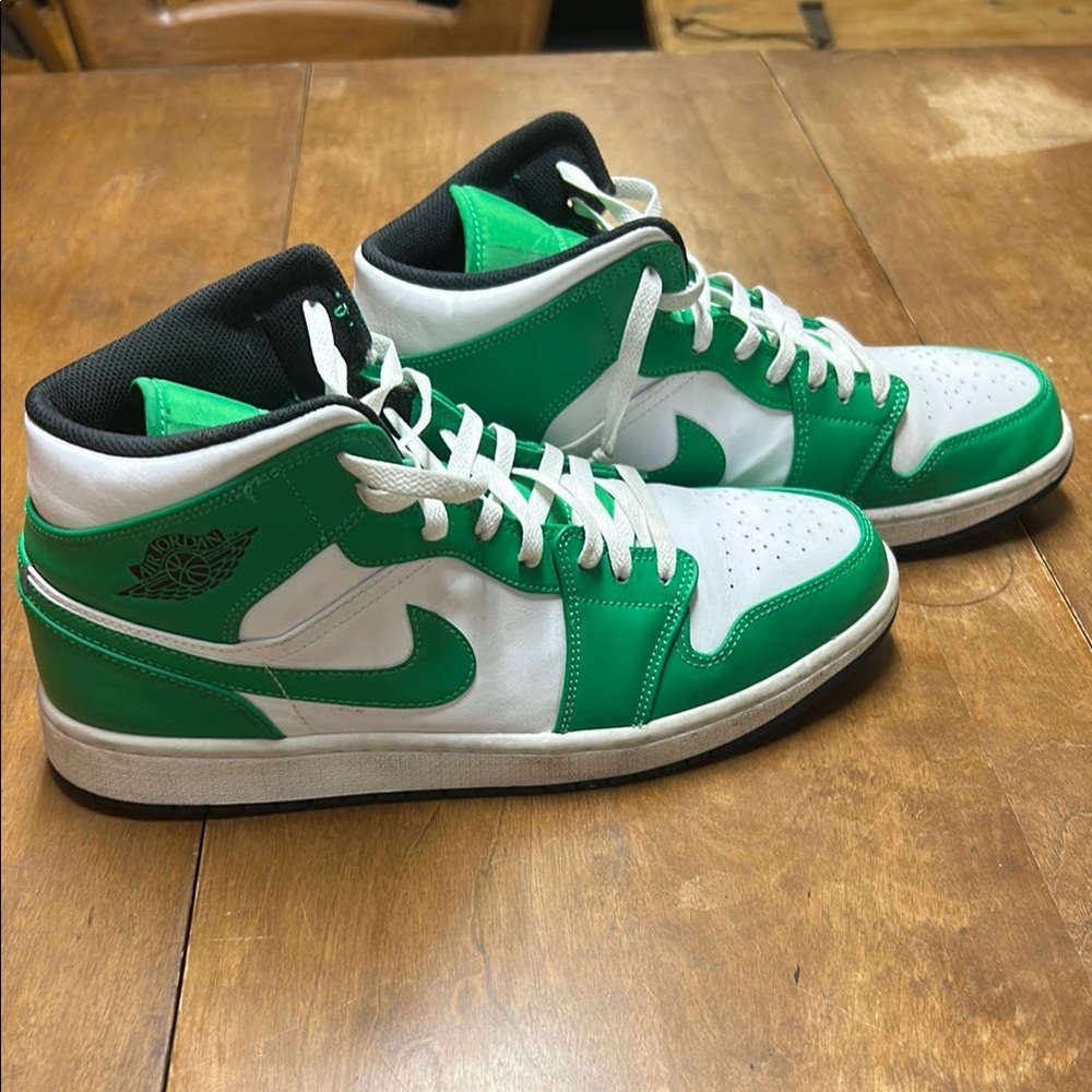 Nike Green and White Sneakers Classic Style